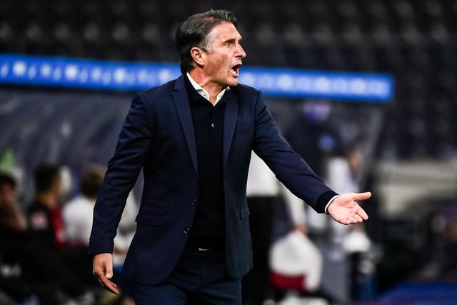 阿斯：莱万在巴萨陷入困境